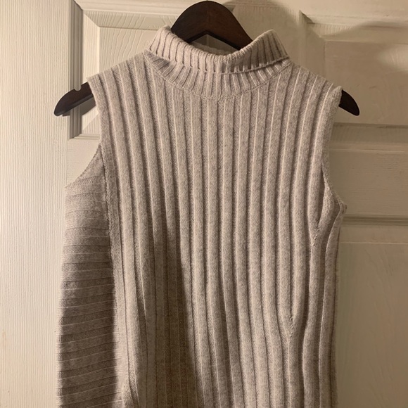 VINCE sleeveless turtleneck sweater - Picture 4 of 11